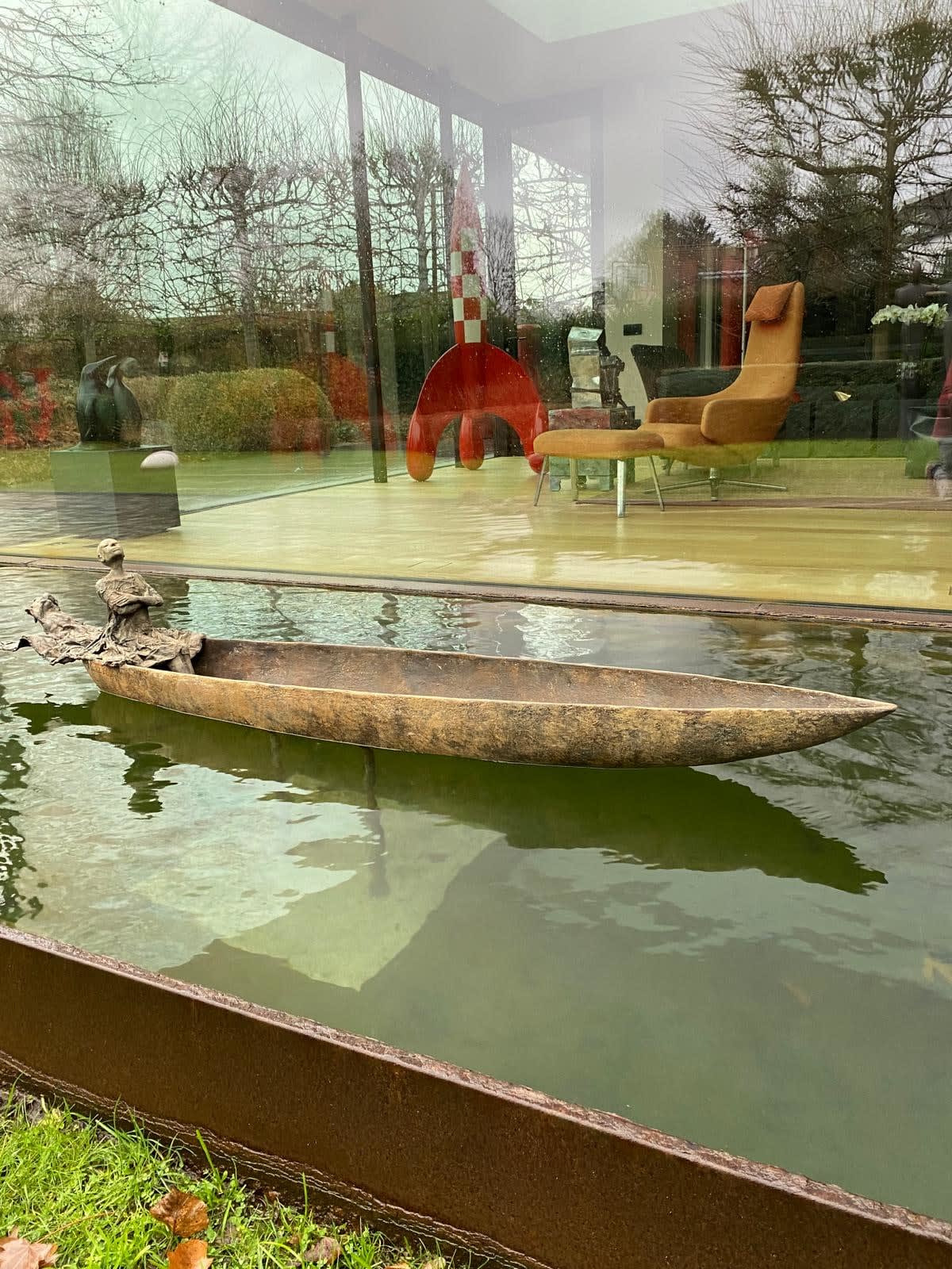 King of Kingabwa monumental bronze boat sculpture of Lieven D'Haese for water for garden sculpture contemporary sculpture at Art Yi gallery in Brussels