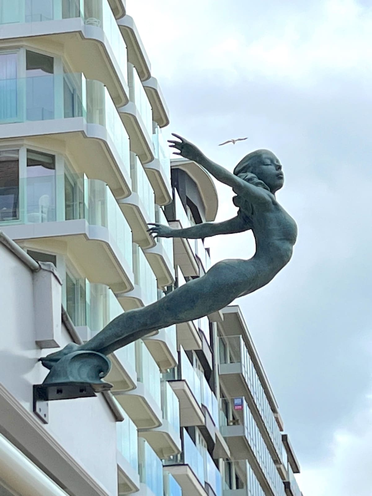 Higher expectations II Marc de Corte dancing woman sculpture dance sculpture girl sculpture garden sculpture bronze sculpture contemporary sculpture Art Yi gallery Brussels art gallery