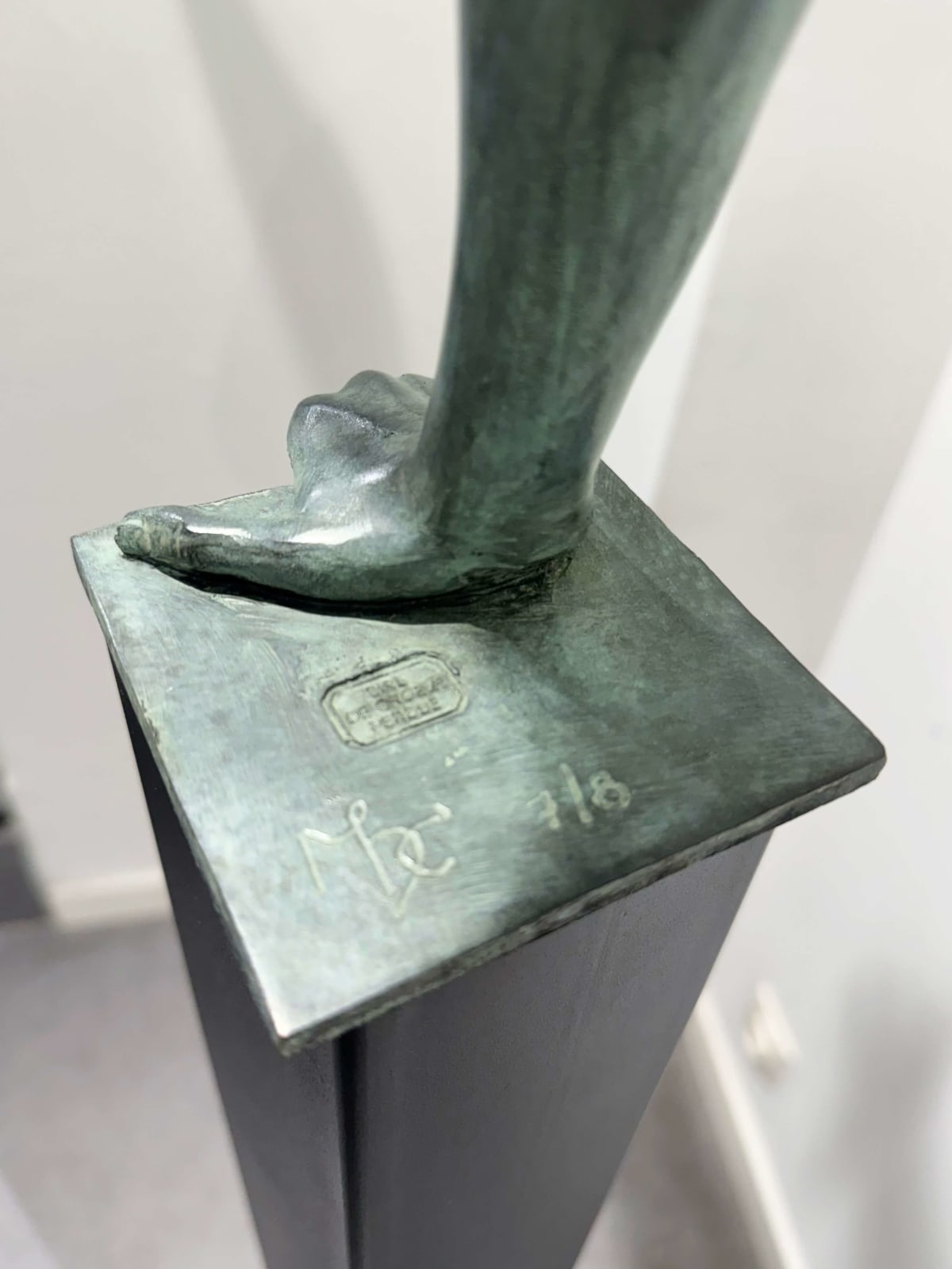 Freie Seinsweisen Marc de Corte Skulptur einer tanzenden Frau Skulptur eines Mädchens Skulptur eines tanzenden Paares Skulptur eines nackten Menschen Gartenskulptur Bronzeskulptur zeitgenössische Skulptur Art Yi-Galerie Brüsseler Kunstgalerie