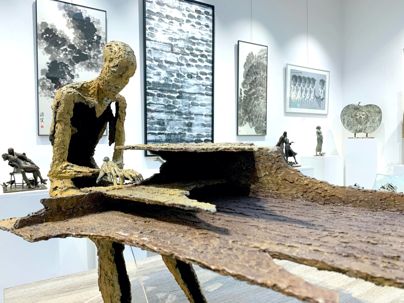 pianiste virtuose musicien bronze sculpture contemporaine jacques van den abeele à la galerie art yi à bruxelles