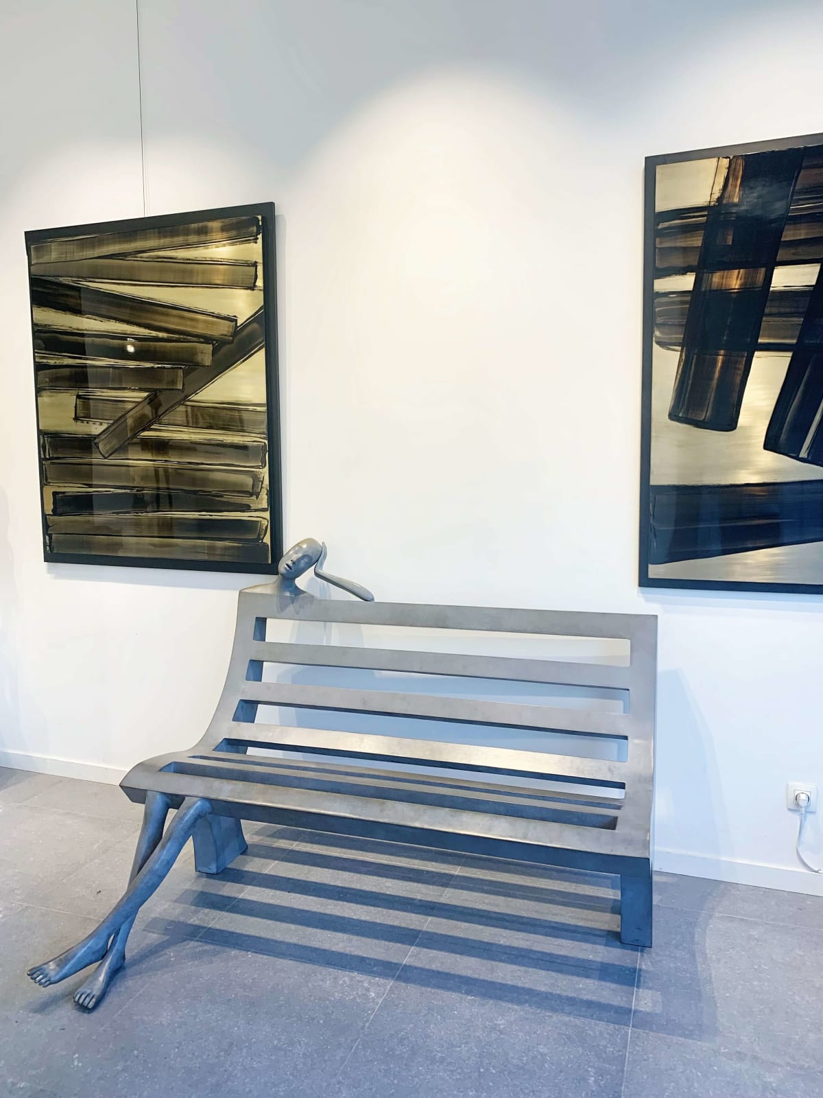 Daydream bankstoel abstract eigentijds brons tuinbeeld monumentaal beeldhouwwerk isabel miramontes tuindecoratie ontwerp zwembad stoel kunst yi galerij brussel