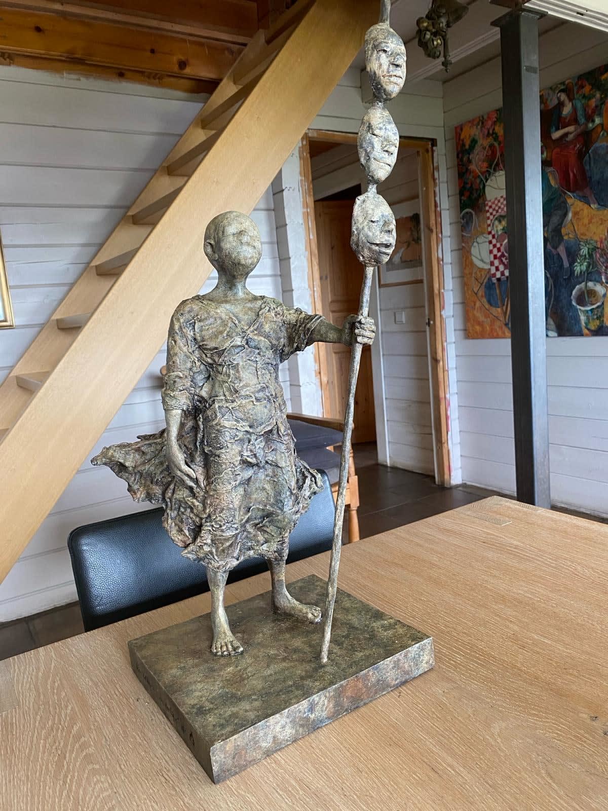 The doubter lieven d'haese bronze sculpture boy sculpture african boy sculpture mask sculpture contemporary knight sculpture dream African sculpture interior design Art Yi Gallery Brussels Art Gallery