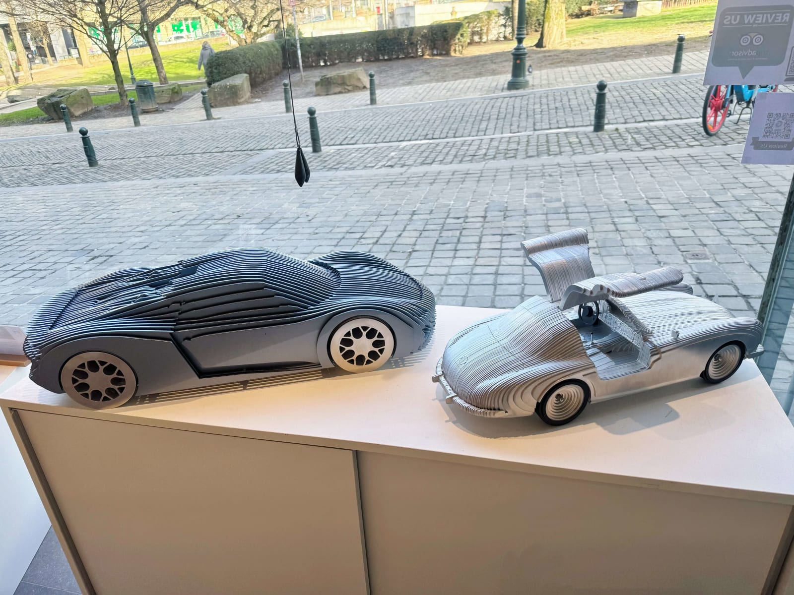 Porsche fancy blue racing car sculpture Jean Paul Kala contemporary sculpture car lover Art Yi gallery Brussels art gallery