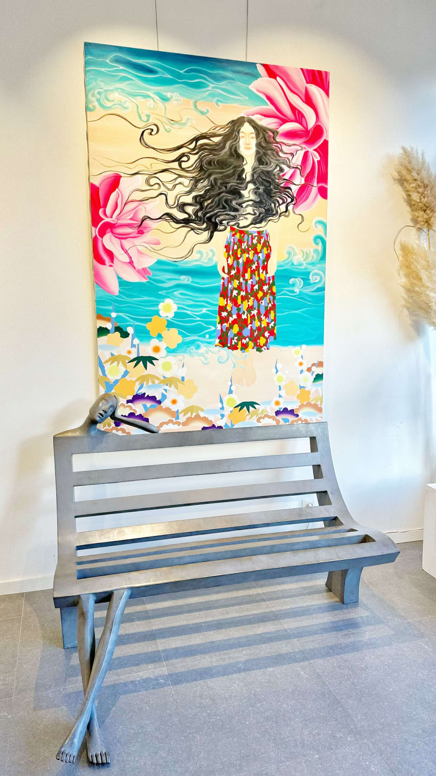 Daydream-Bankstuhl, abstrakt, zeitgenössische Bronze-Gartenskulptur, monumentale Skulptur, Isabel Miramontes, Gartendekoration, Design, Schwimmbadstuhl, Gartendesign, Gartenkunst ART YI Kunstgalerie Brüssel