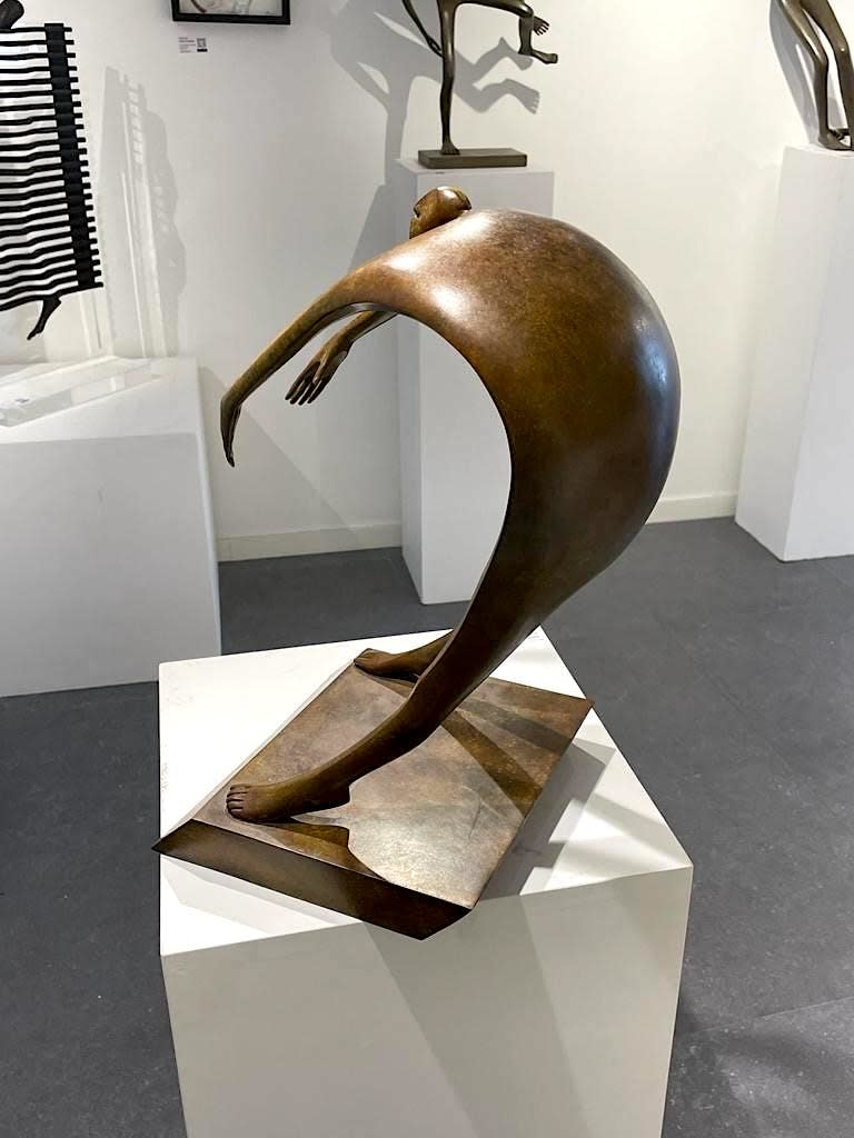 Isabel miramontes contemporary bronze sculpture abstract art sculpture decoration design minimalism a man flying or heading towards the sky in a gust of wind
