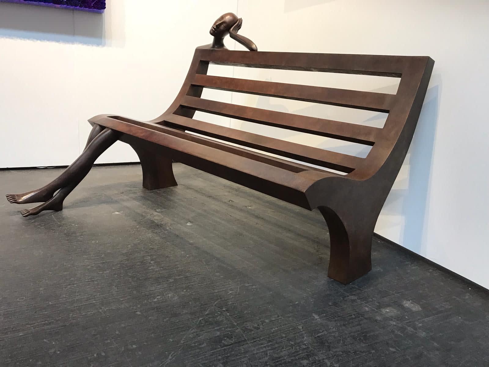 Daydream banquette chaise abstraite contemporaine bronze sculpture de jardin sculpture monumentale isabel miramontes décoration de jardin design chaise de piscine art yi gallery brussels