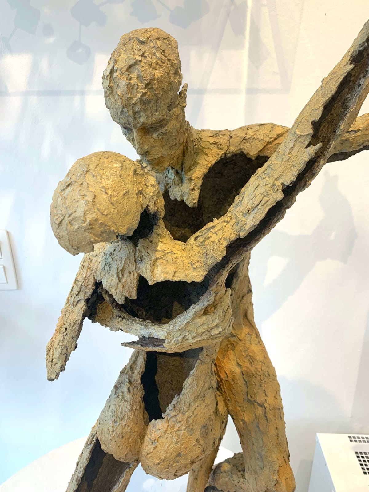 een verliefd stel danst tangosculptuur jacques van den abeele kunstgalerie in brussel