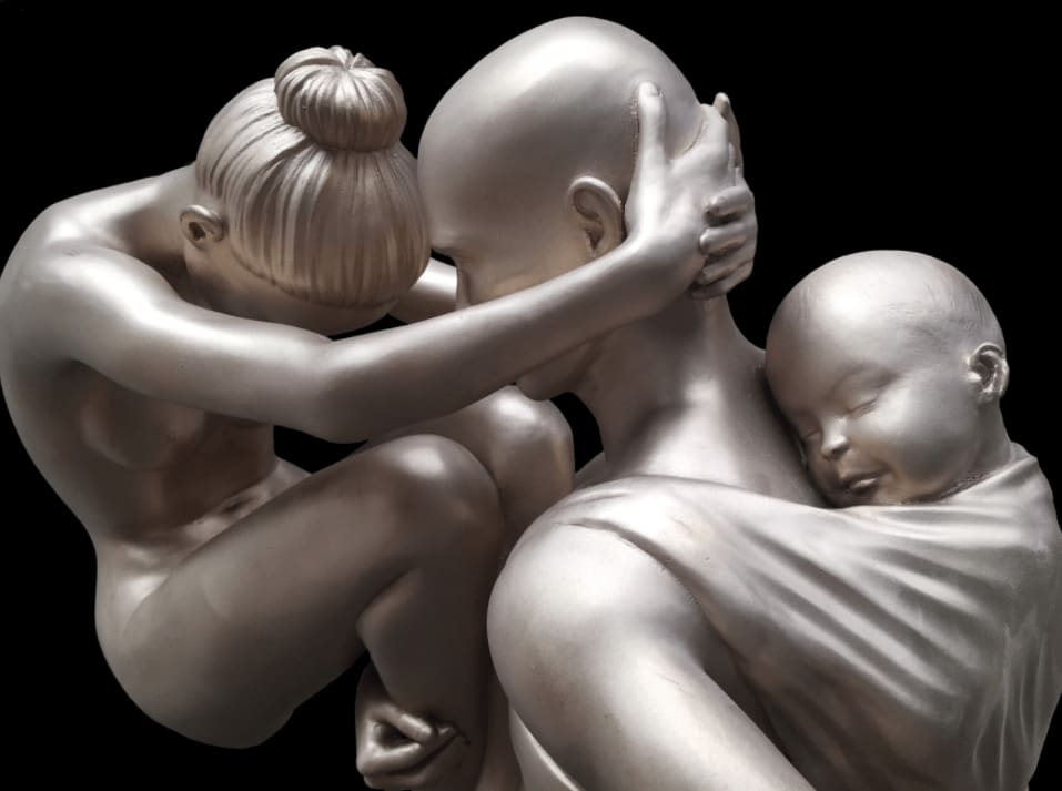 Sculpture familiale Marc de Corte sculpture couple sculpture femme dansante sculpture homme sculpture bébé sculpture humaine nue sculpture de jardin sculpture bronze sculpture contemporaine Galerie Art Yi Galerie d'art de Bruxelles