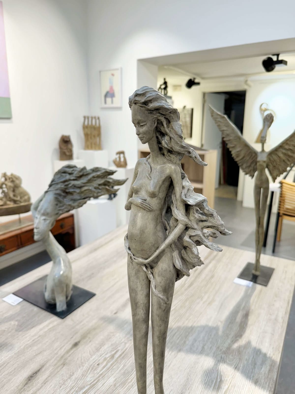 Venus Hedwige Leroux schwangere Frau schöne junge Mutter zeitgenössische Bronzeskulptur Kunst Art Yi Galerie Brüsseler Kunstgalerie