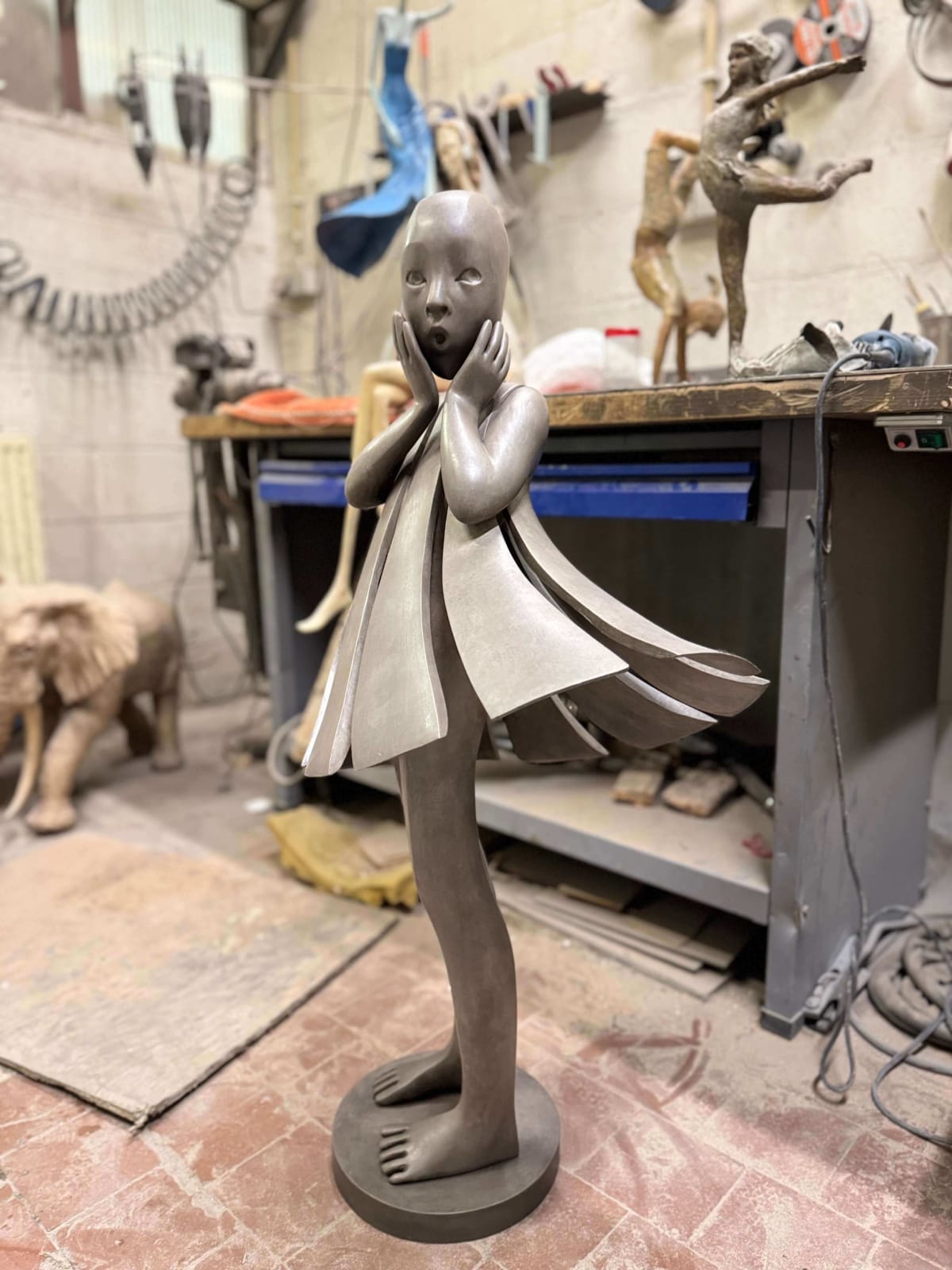 Angel passes Isabel miramontes dancing girl sculpture monumental sculpture garden sculpture contemporary bronze sculpture a beautiful girl in surprise of her dress blows up by wind Art Yi gallery Brussels art gallery