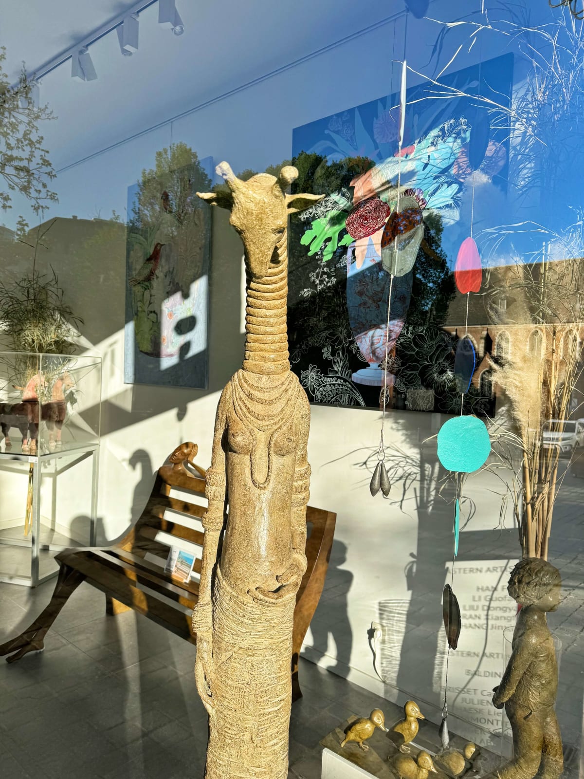 sculpture fille girafe enceinte Sophie Verger sculpture girafe sculpture animalière sculpture de jardin art de jardin décoration de jardin et sculpture éléphant Galerie Art Yi Galerie d'art de Bruxelles