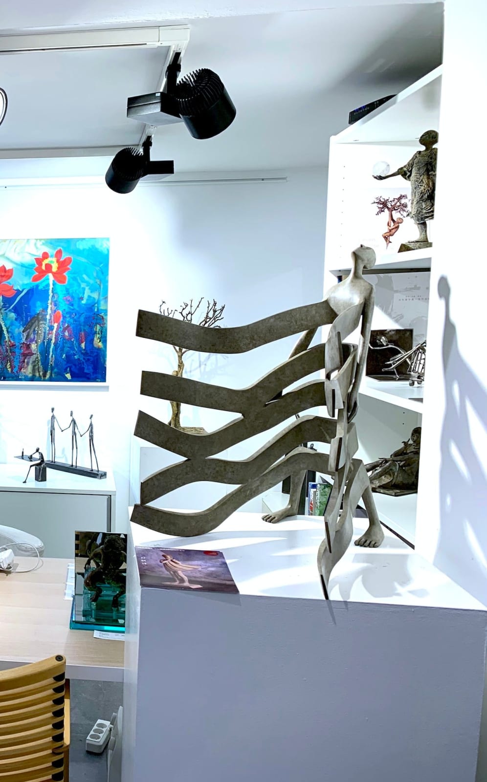 Seaside wind sculpture Isabel Miramontes contemporary sculpture bronze sculpture sea sculpture interior design Art Yi gallery brussels art gallery