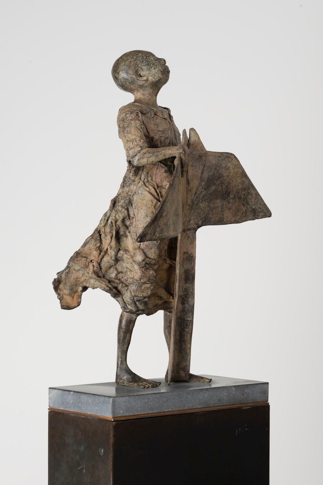 Eureka with socla lieven d'haese contemporary bronze sculpture a boy standing sculpture garden sculpture art garden design Art Yi child sculpture childhood dream art gallery in brussels