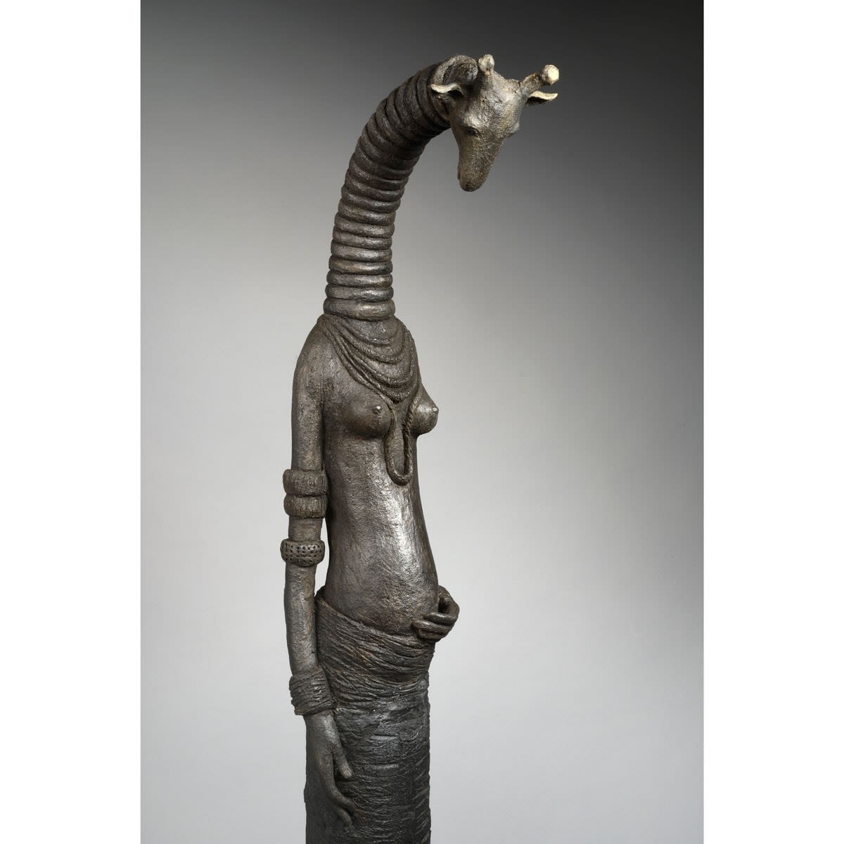 sculpture fille girafe enceinte Sophie Verger sculpture girafe sculpture animalière sculpture de jardin art de jardin décoration de jardin et sculpture éléphant Galerie Art Yi Galerie d'art de Bruxelles