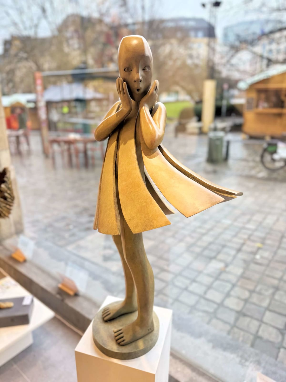 Angel passes Isabel miramontes dancing girl sculpture monumental sculpture garden sculpture contemporary bronze sculpture a beautiful girl in surprise of her dress blows up by wind Art Yi gallery Brussels art gallery