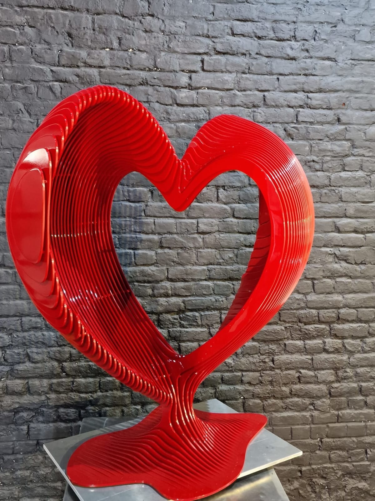 Amare heart sculpture jean paul kala contemporary sculpture gold heart sculpture aluminium sculpture interior design home art Art Yi gallery Brussels art gallery