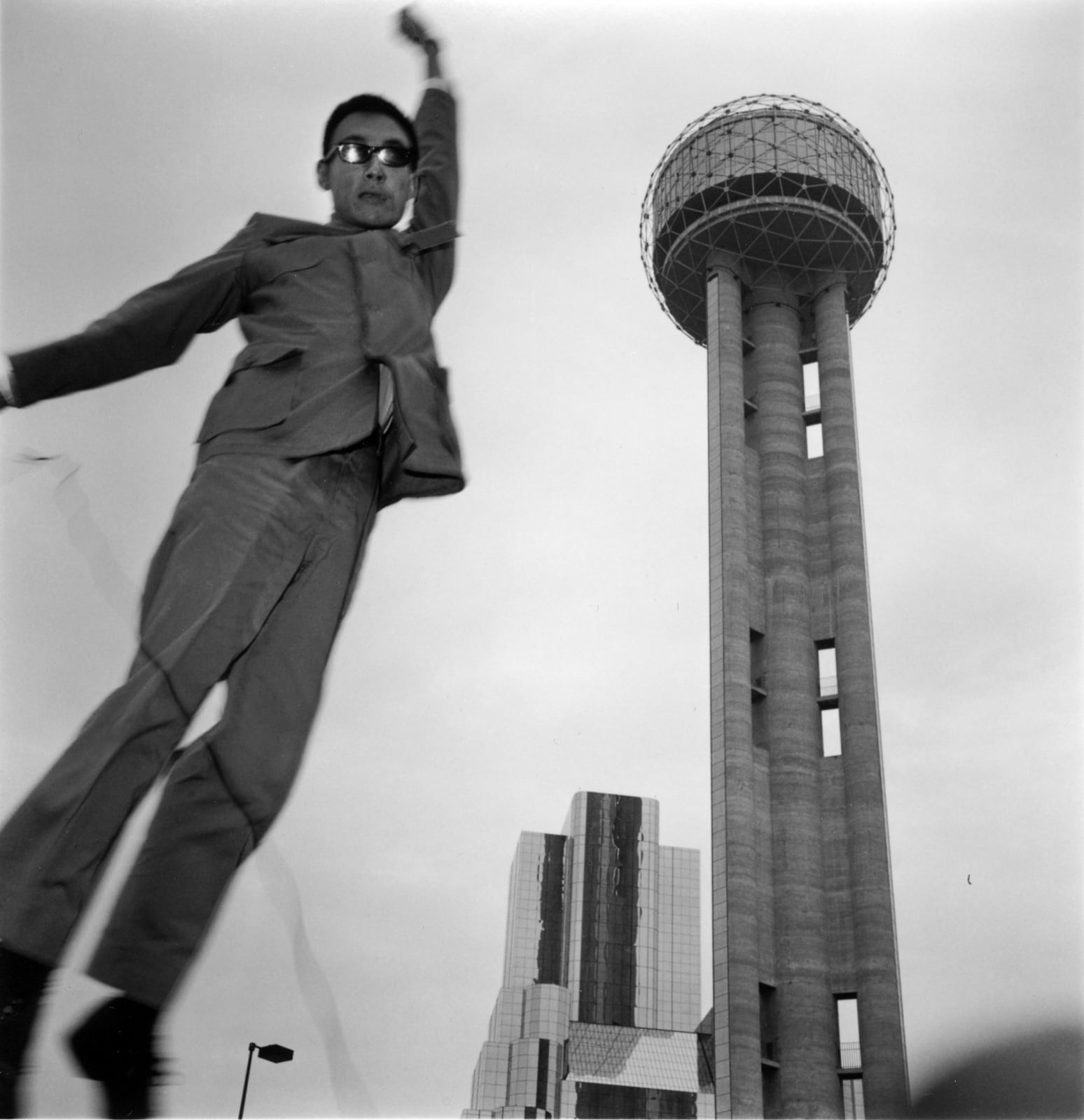 Tseng Kwong Chi, Dallas, Texas (Tower), 1979