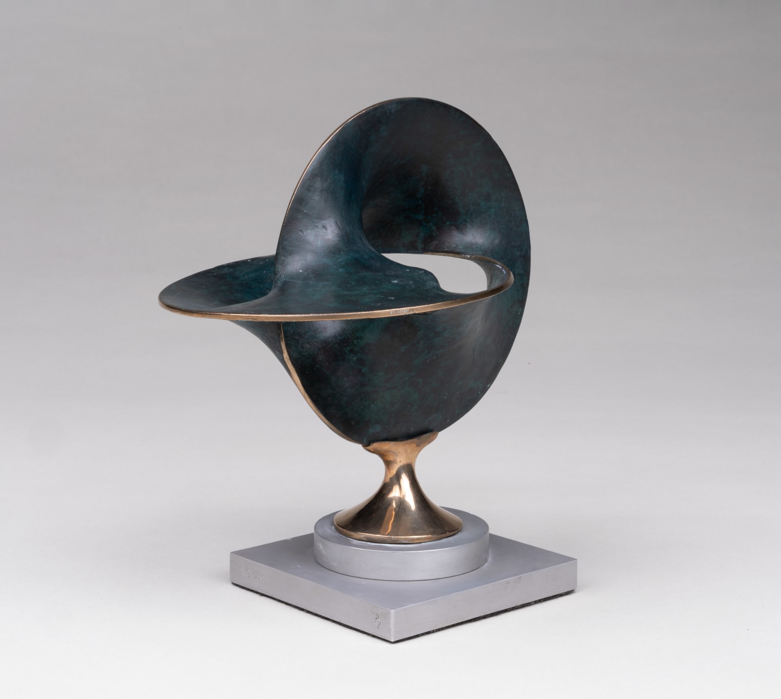Robert Engman, Two Circles, Variation 6