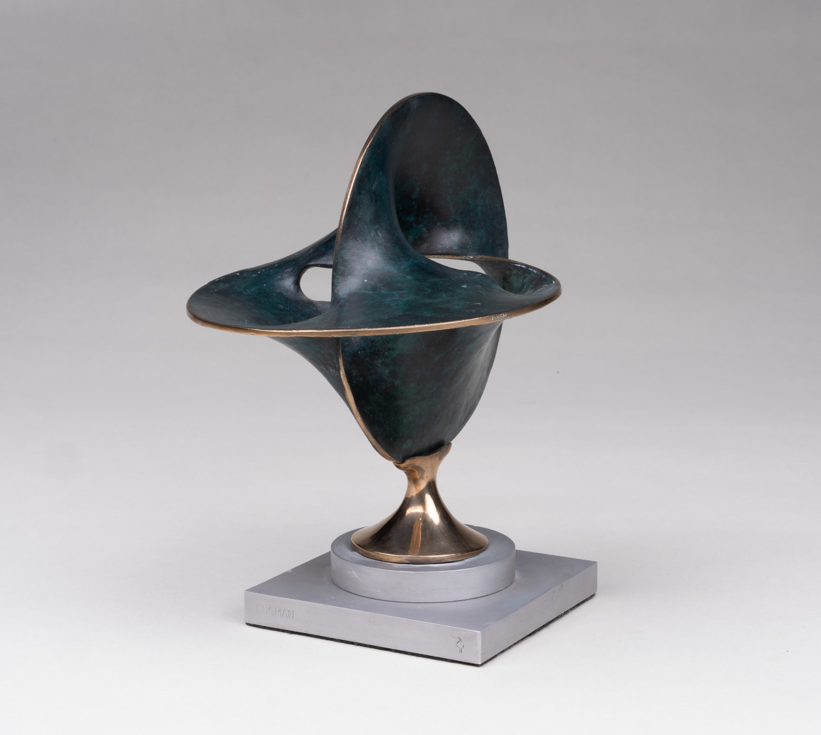 Robert Engman, Two Circles, Variation 6