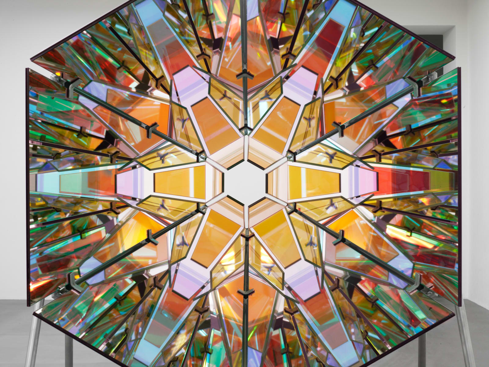 Olafur Eliasson, Red double kaleidoscope, 2005