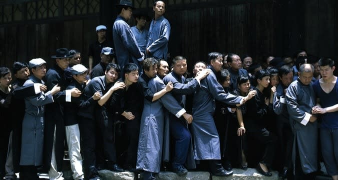 The Raqs Media Collective Raqs媒体小组, Rwe-Run (Re-Enactment of Henri Cartier Bresson’s Photograph of A Bank Run in Shanghai in 1948) 重演 (重现亨利·卡蒂埃·布列松记录1948 年在上海发生的一次银行挤兑的摄影作品), 2013