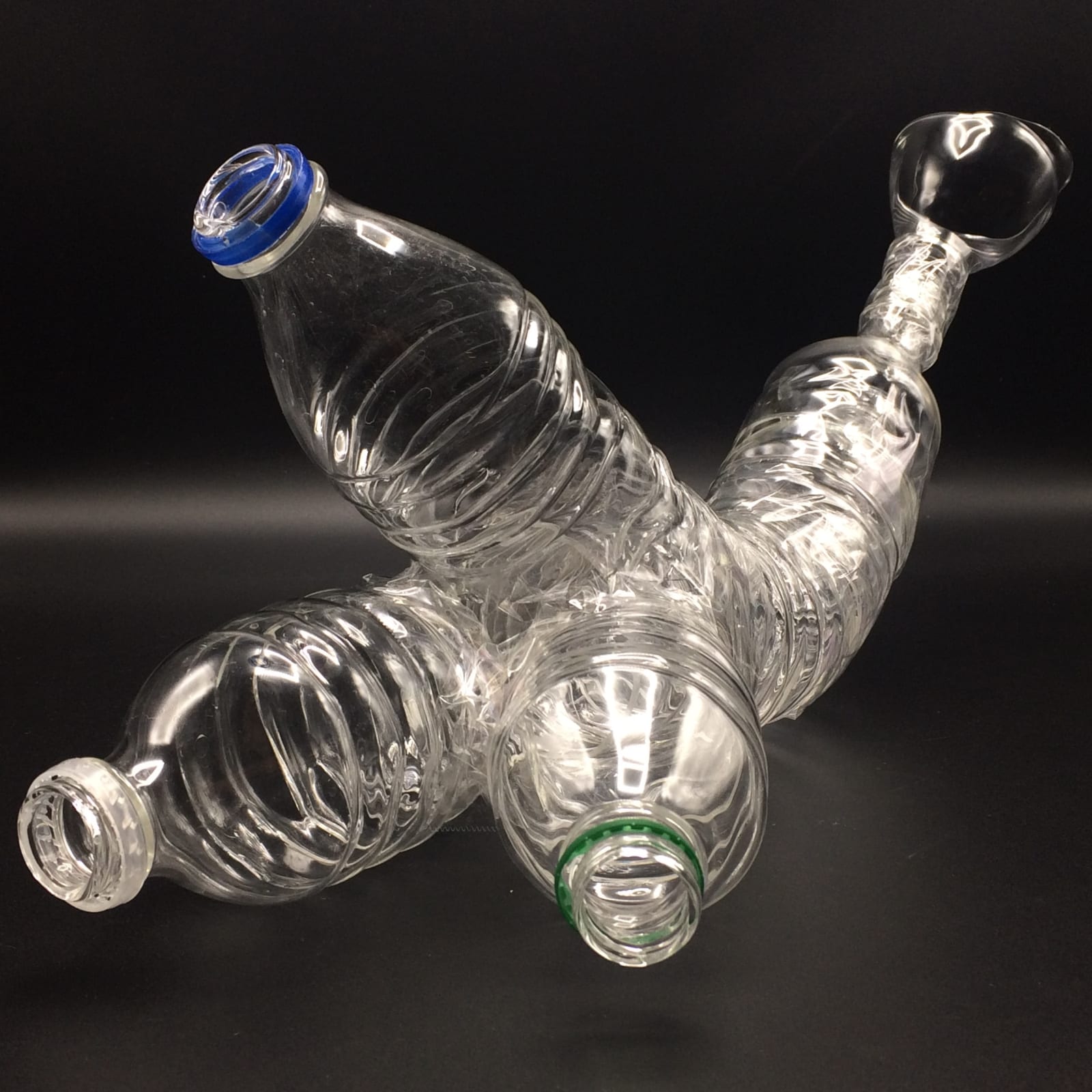 Patty Chang 张怡, Triple Spout 三倍容器嘴, 2017
