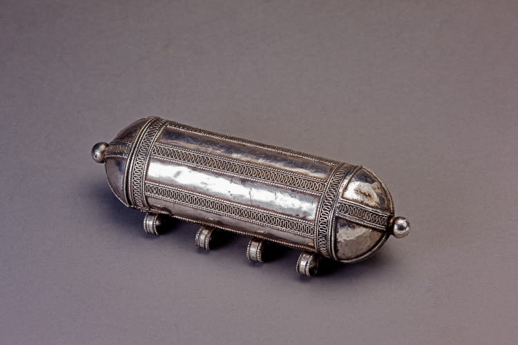 Large Yemeni filigree decorated silver amulet case