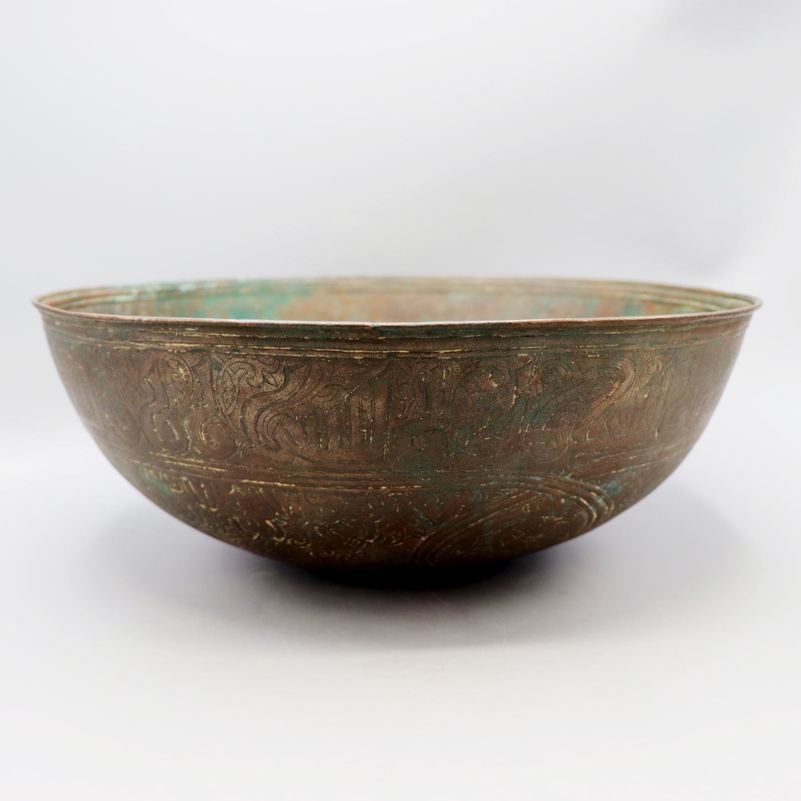 Ghaznavid Incised Figural Bowl, depicting a King, 12th Century CE