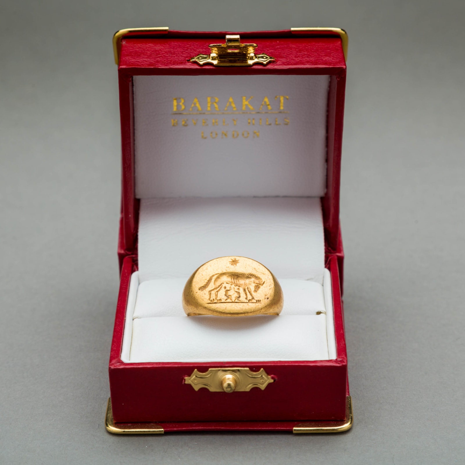 Gold Seal Ring Featuring Romulus and Remus, 17th Century CE - 19th Century CE