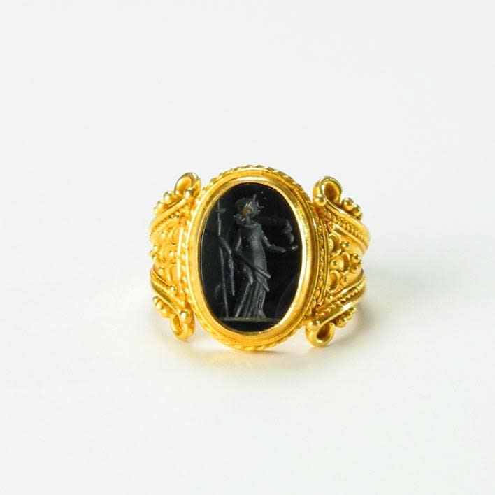 Gold Ring Featuring a Classical Revival Onyx Intaglio of a Standing Deity, 18th Century CE