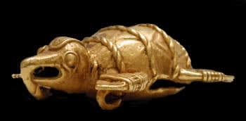 Pre-Columbian Art / Gold Pendant of a Turtle, 500 CE - 1550 CE