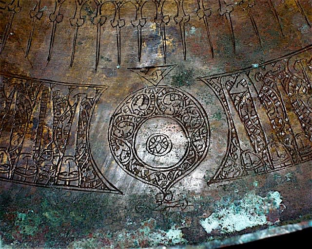 Bronze circular tray with incised decoration, 1200 CE - 1300 CE
