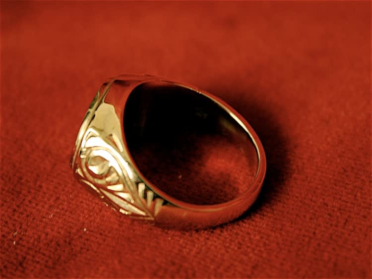 Gold Ring Featuring a Roman Carnelian Intaglio Depicting a Seahorse, 100 CE - 300 CE