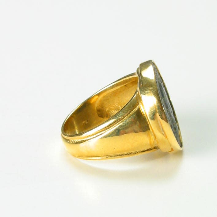 Bronze coin of Crispus, 317 CE - 326 CE