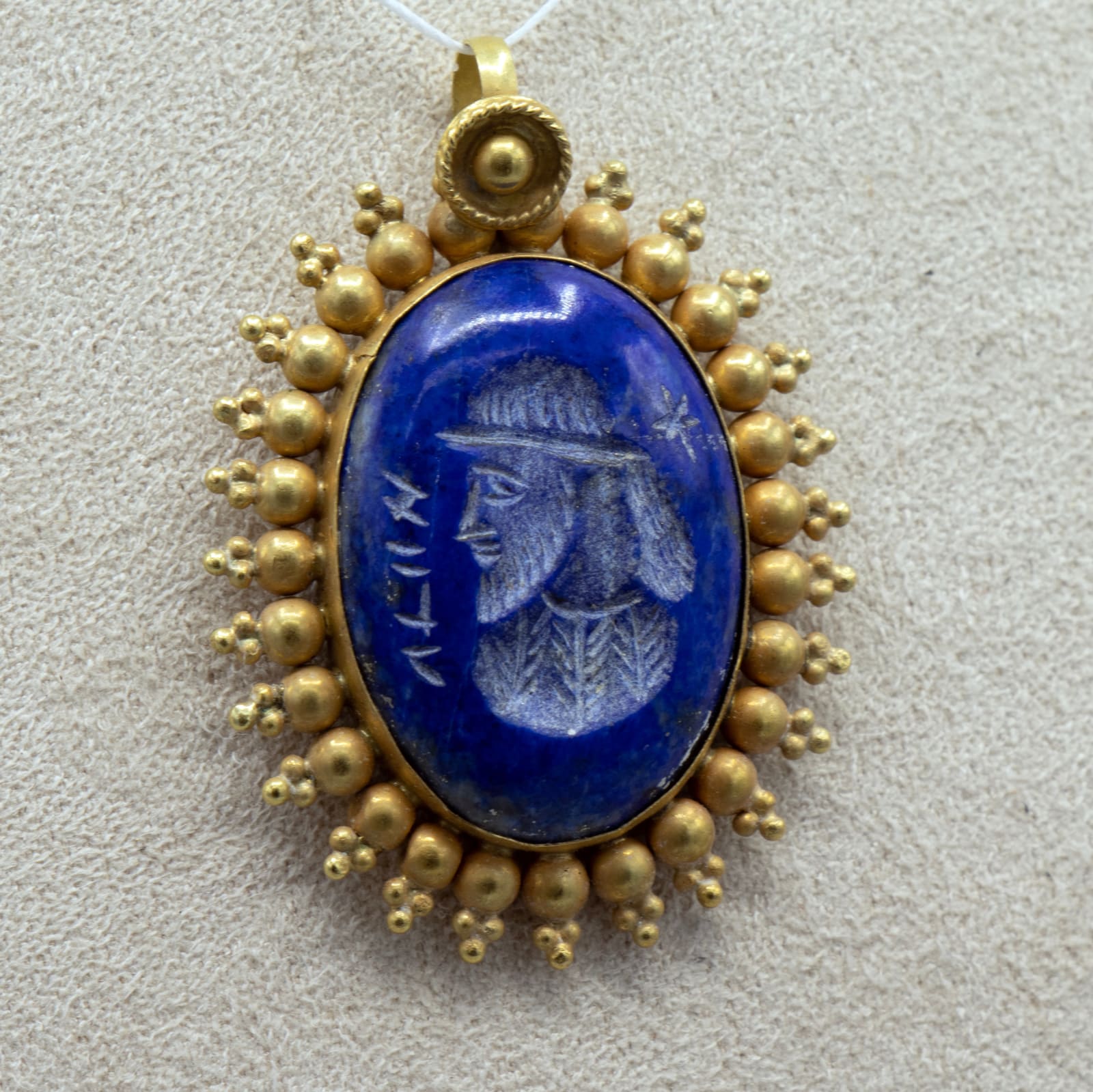 Sassanian Style Lapis Lazuli Intaglio Pendant in a Gold Mount, 19th to early 20th Century CE