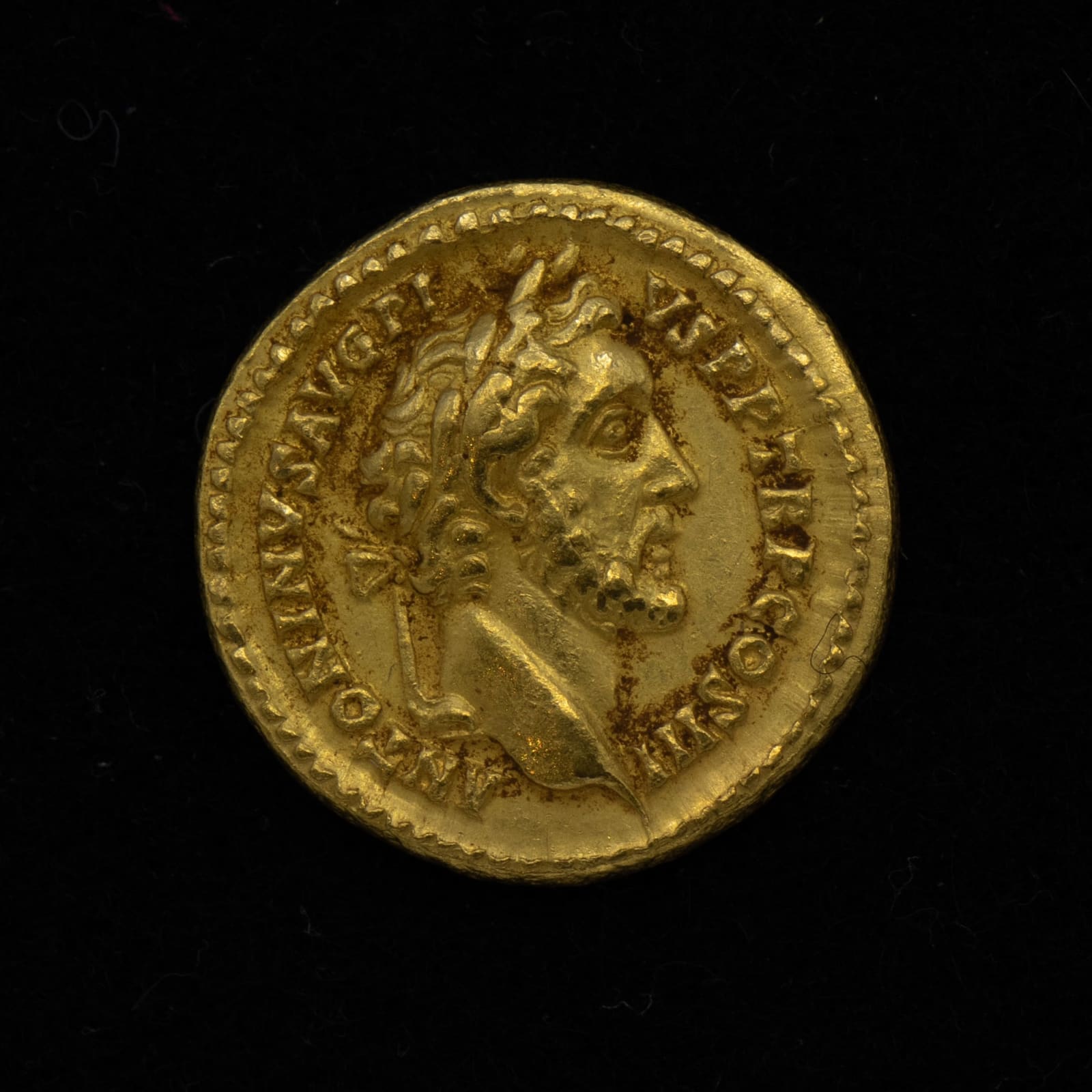 Aureus of Emperor Antoninus Pius, 143 CE - 144 CE