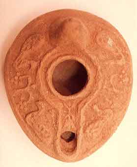 Oil Lamp with Doves and Grapes, 400 CE - 600 CE