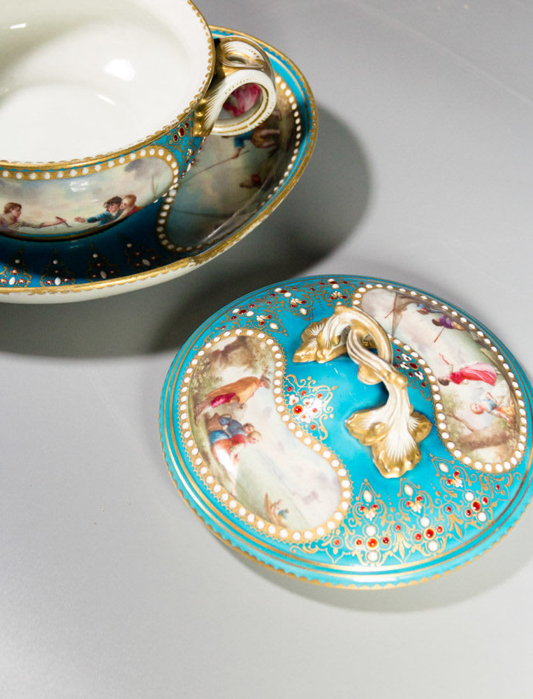 French porcelain lidded vessel on saucer, 1900 CE