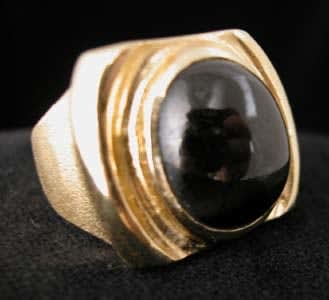 Gold Ring with Cabochon Black Cross Star Sapphire