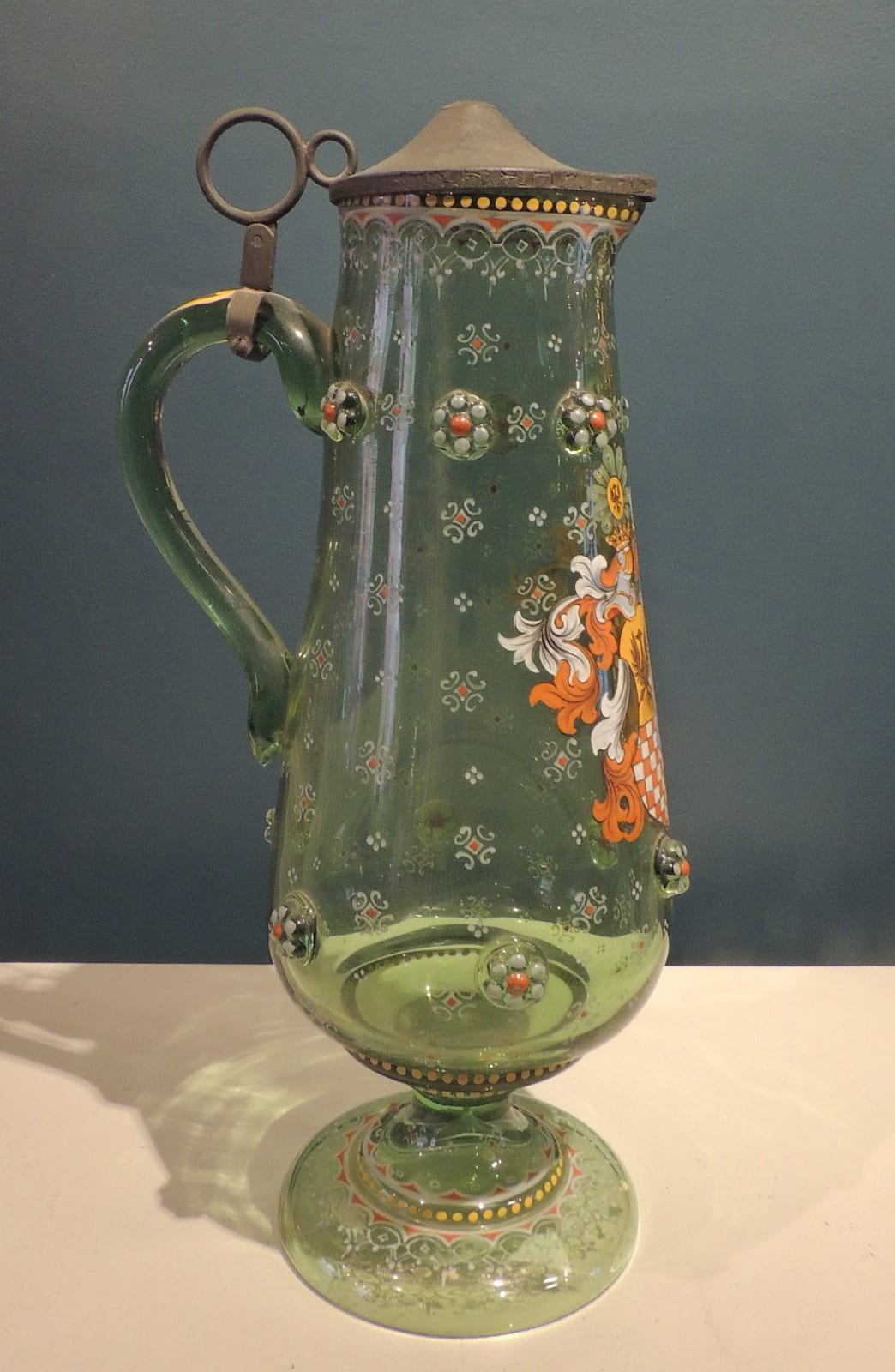 Lidded green glass tankard decorated with heraldic crest