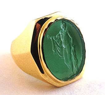 Gold Ring Featuring an Aventurine Intaglio Depicting Hercules, 18th Century CE