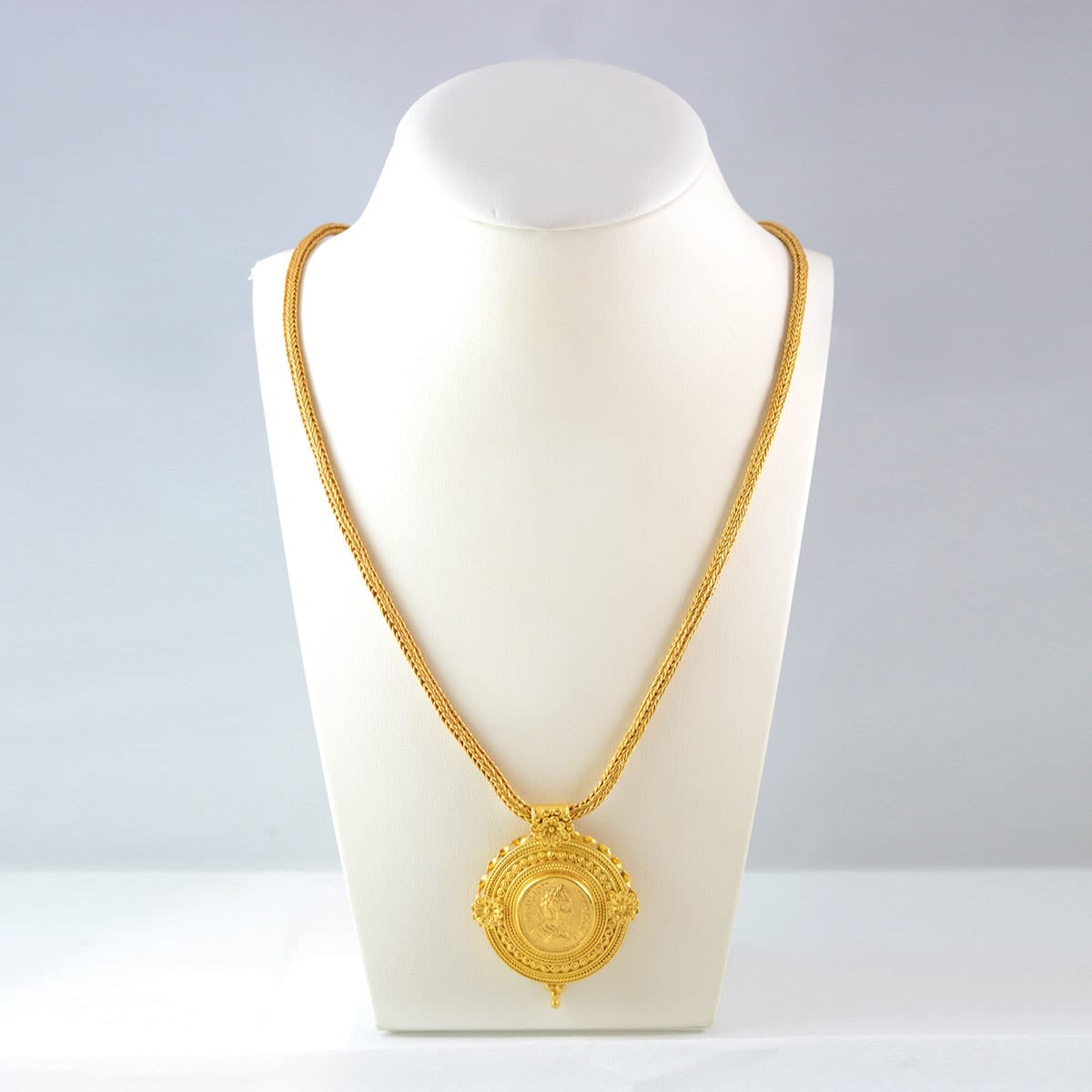 Classical Revival Gold Necklace with a Coin Pendant, 18th Century CE - 19th Century CE