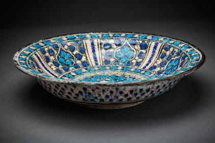 Sultanabad Glazed Earthenware Bowl, 1300 CE - 1350 CE