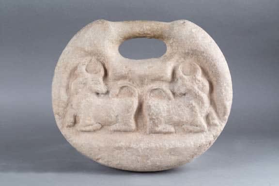 Bactrian "lock weight" decorated by two crouching mirroring bulls