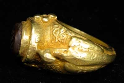 Safavid Gold Ring Featuring a Carnelian Seal, 17th Century CE - 18th Century CE