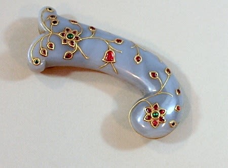 Grey nephrite jade dagger hilt, 17th Century CE - 18th Century CE