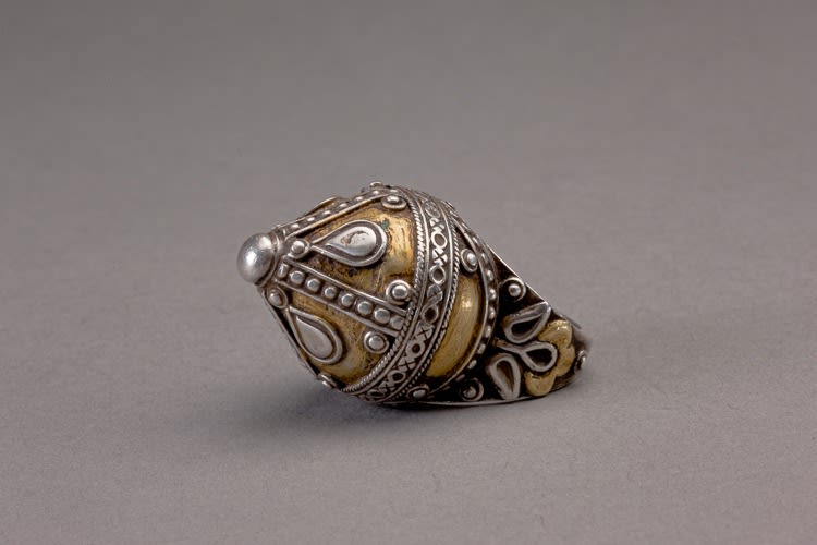 Large conical silver ring