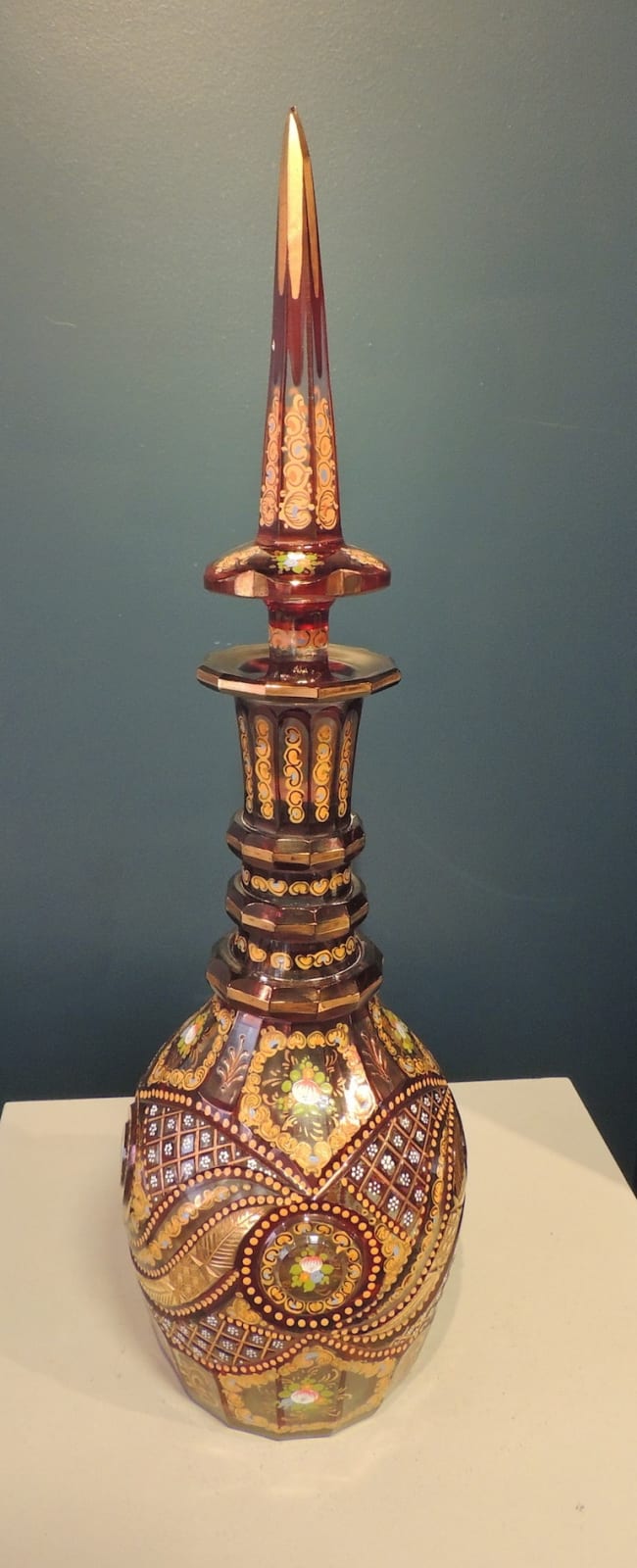 Lidded glass decanter