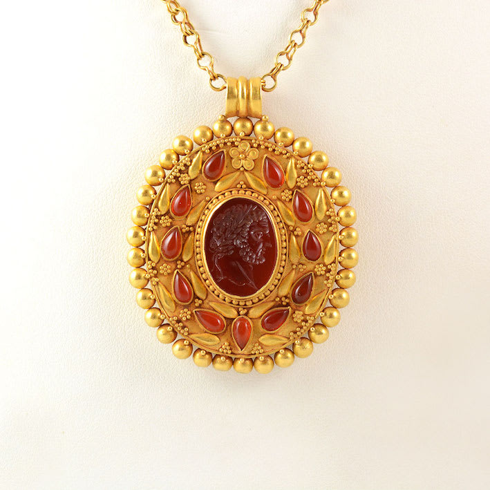 Classical Revival Gold Necklace Featuring a Roman Carnelian Intaglio of Emperor Caracalla, 3rd Century CE - 19th Century CE
