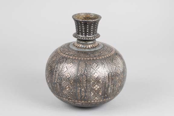 Silver damascened Bidri technique hookah bottle